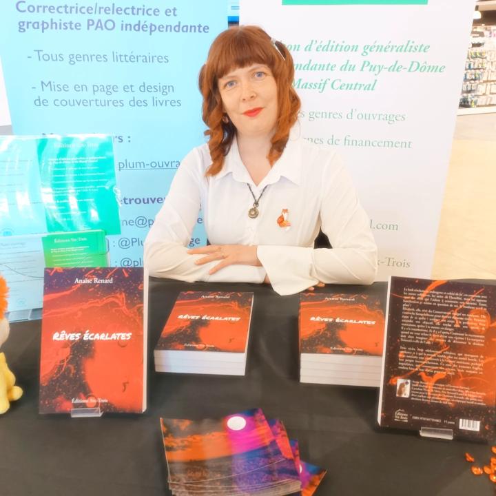 Stand de dédicaces d'Anaïse Renard pour Rêves écarlates à Enval en Auvergne